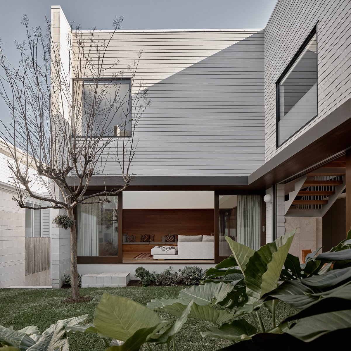 Rare Residential Commission By Richards & Spence Architects House in Clayfield, Queensland, Australia