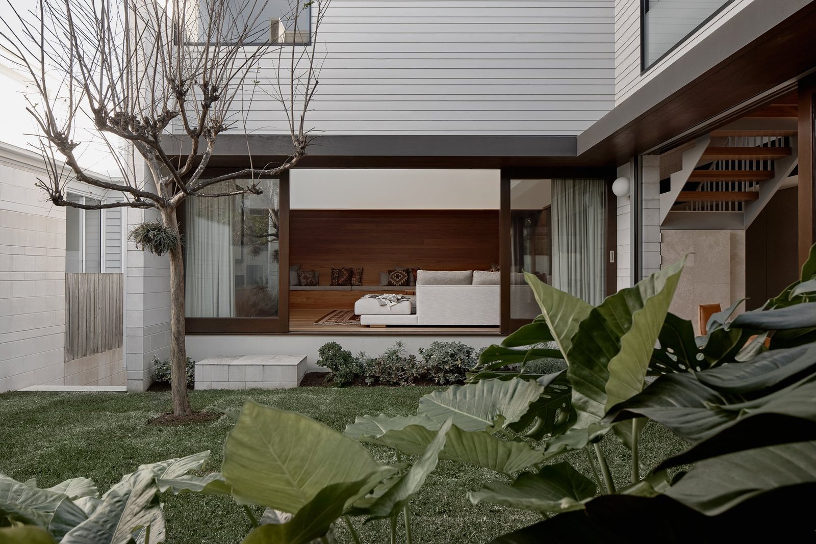 Rare Residential Commission By Richards & Spence Architects House in Clayfield, Queensland, Australia