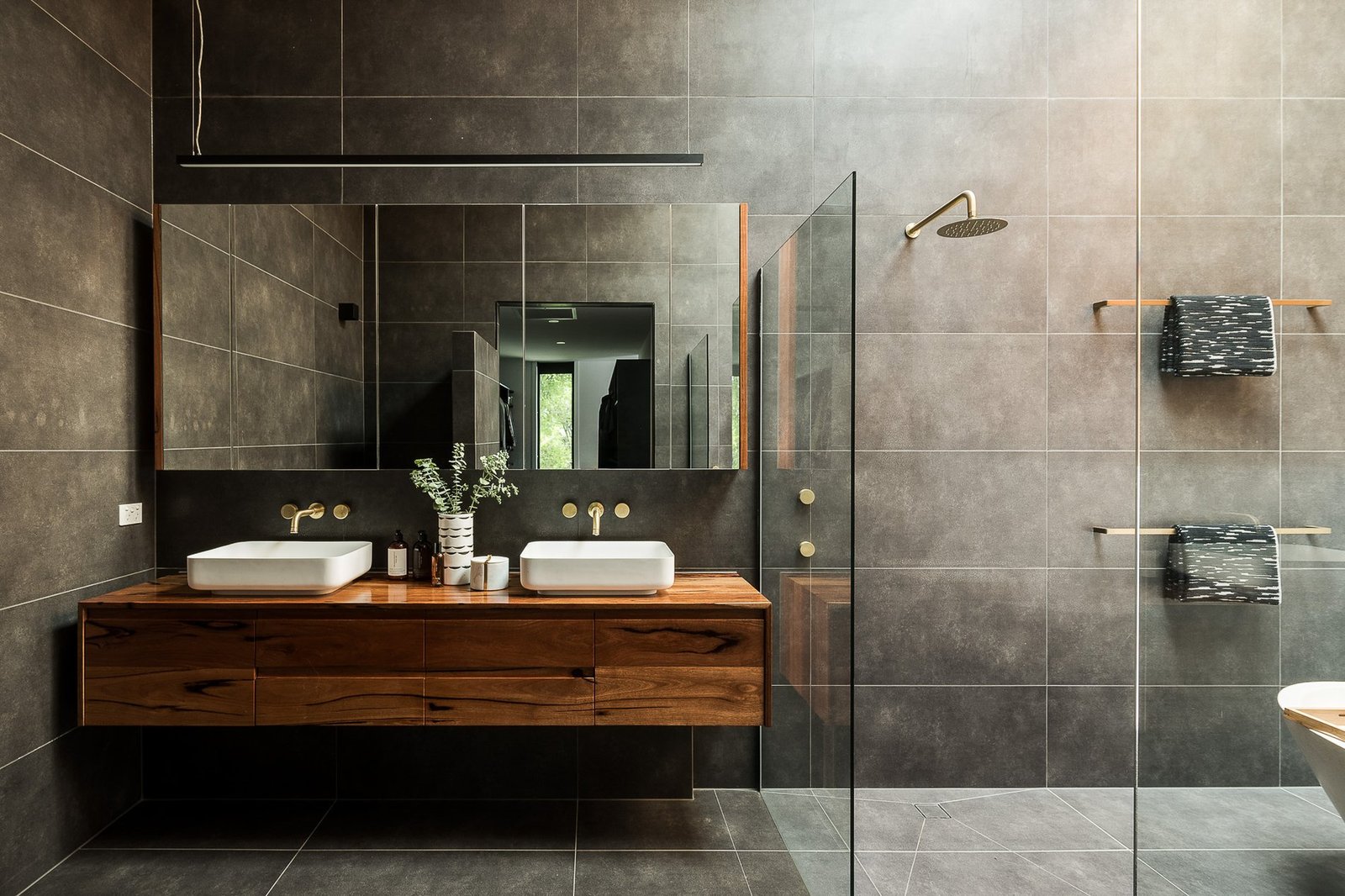 Master Builders Awards Finalist Positioned In Coorparoo’s Prestigious Enclave House in Coorparoo, Queensland, Australia