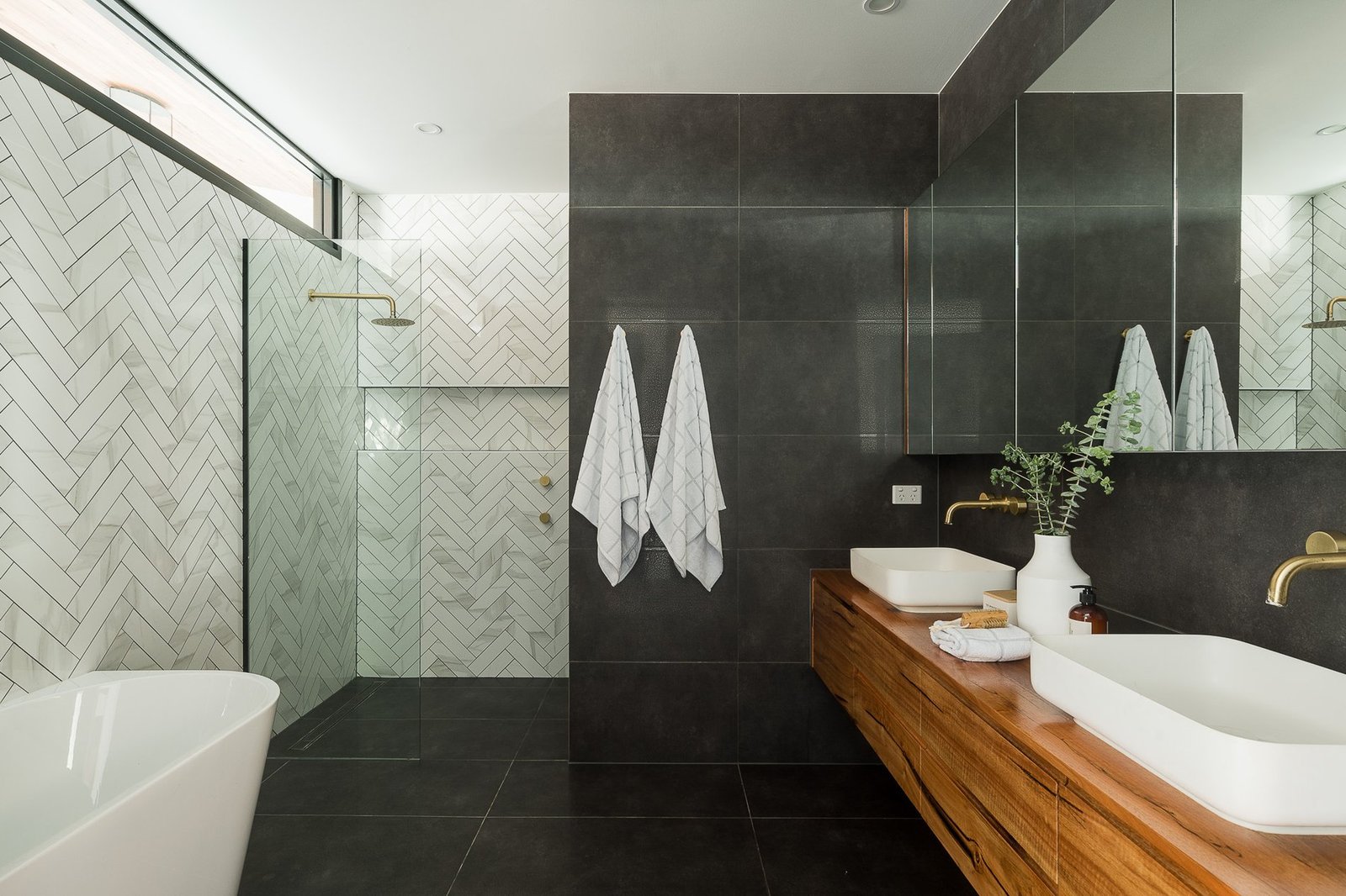 Master Builders Awards Finalist Positioned In Coorparoo’s Prestigious Enclave House in Coorparoo, Queensland, Australia