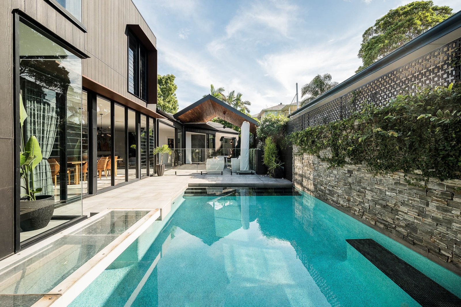 Master Builders Awards Finalist Positioned In Coorparoo’s Prestigious Enclave House in Coorparoo, Queensland, Australia