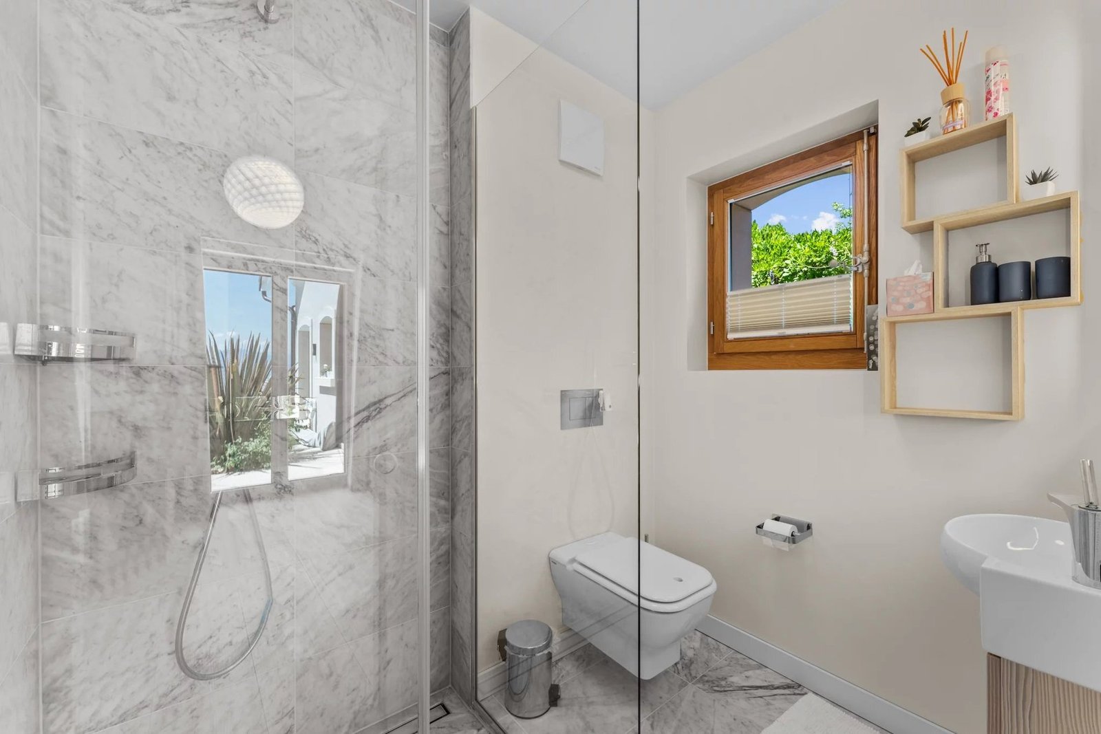 Exceptional Villa Offering A Panoramic View Of The Lake And The Alps House in Féchy, Vaud, Switzerland