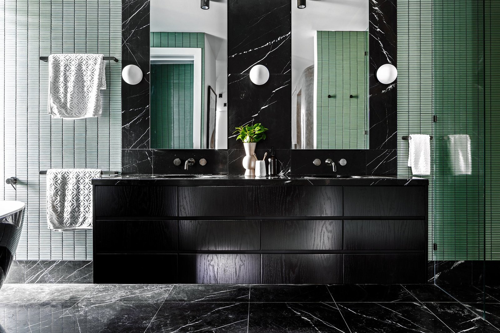 North Facing Luxury Home With City Views Spanning Over 728sqm Of Living House in Holland Park West, Queensland, Australia