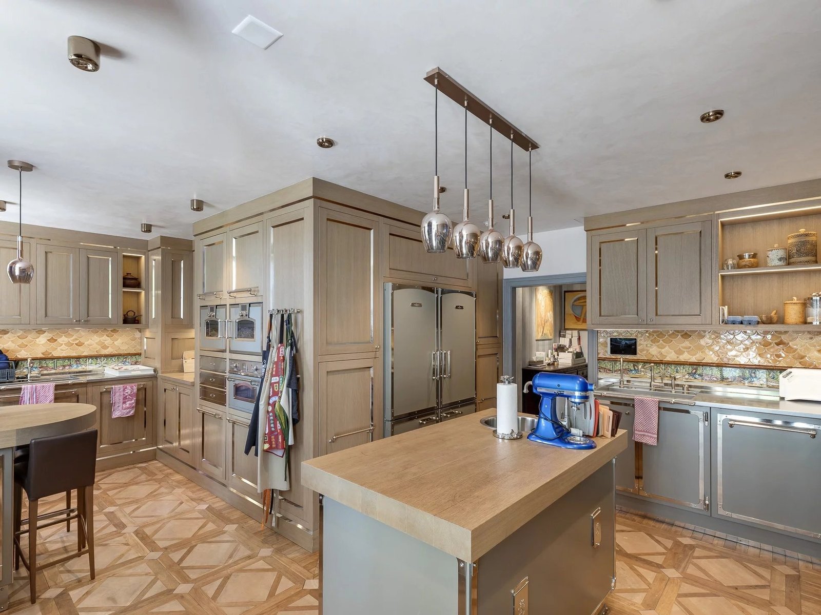 Splendid, Fully Renovated Manor House House in Jouxtens-Mézery, Vaud, Switzerland