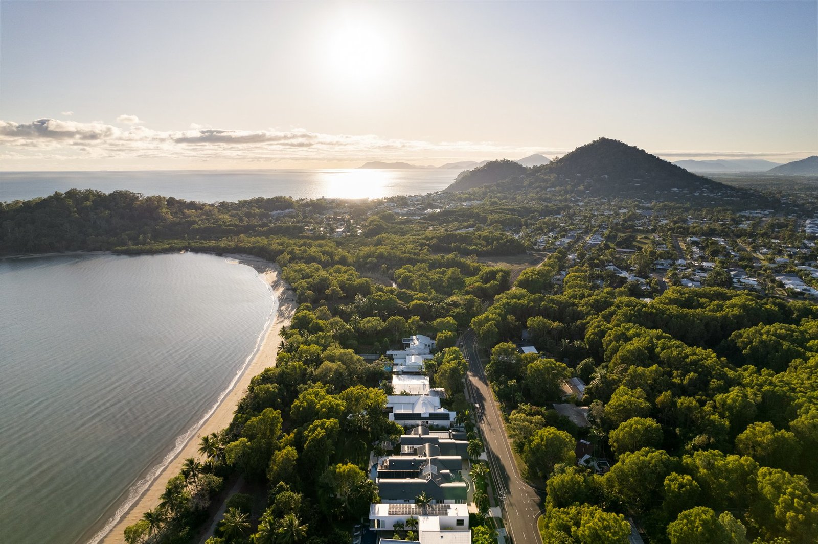 Luxury Resort Style Living In Beachfront Paradise House in Kewarra Beach, Queensland, Australia