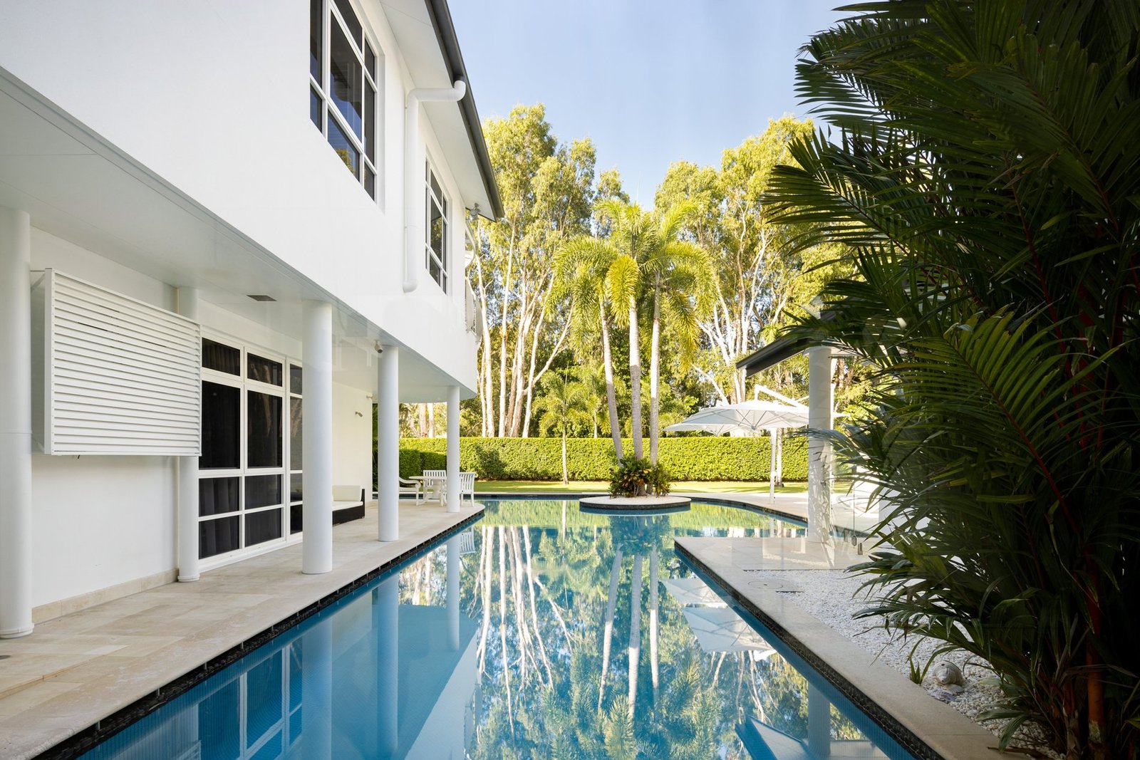 Luxury Resort Style Living In Beachfront Paradise House in Kewarra Beach, Queensland, Australia