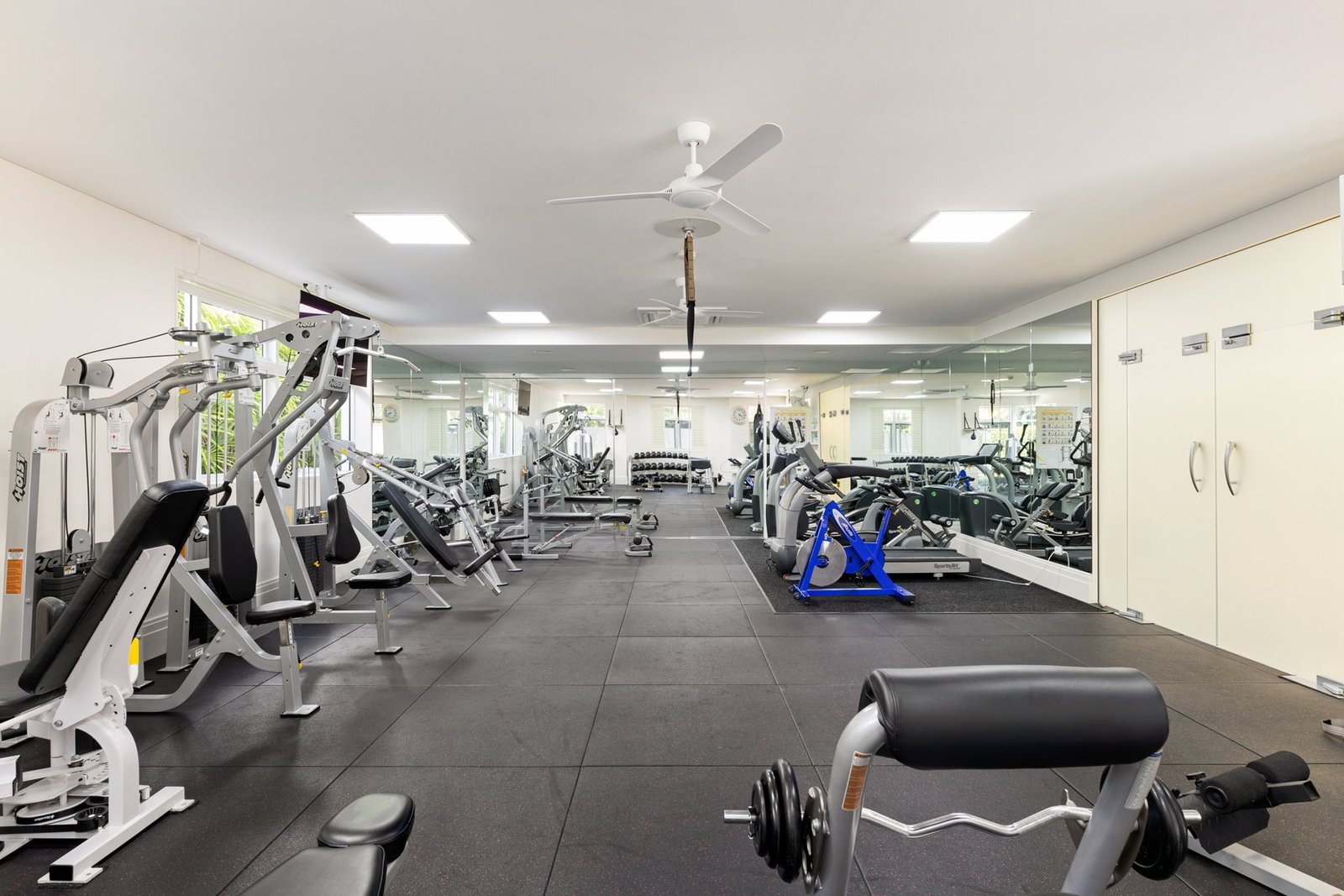 Luxury Resort Style Living In Beachfront Paradise House in Kewarra Beach, Queensland, Australia