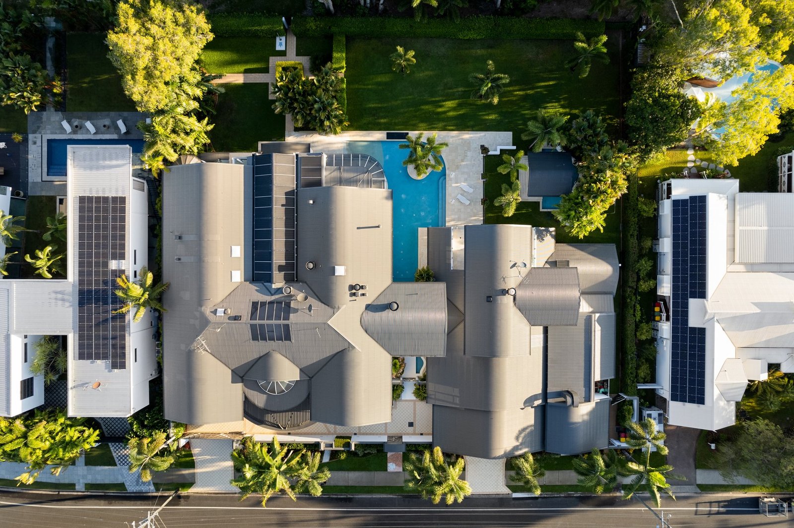 Luxury Resort Style Living In Beachfront Paradise House in Kewarra Beach, Queensland, Australia