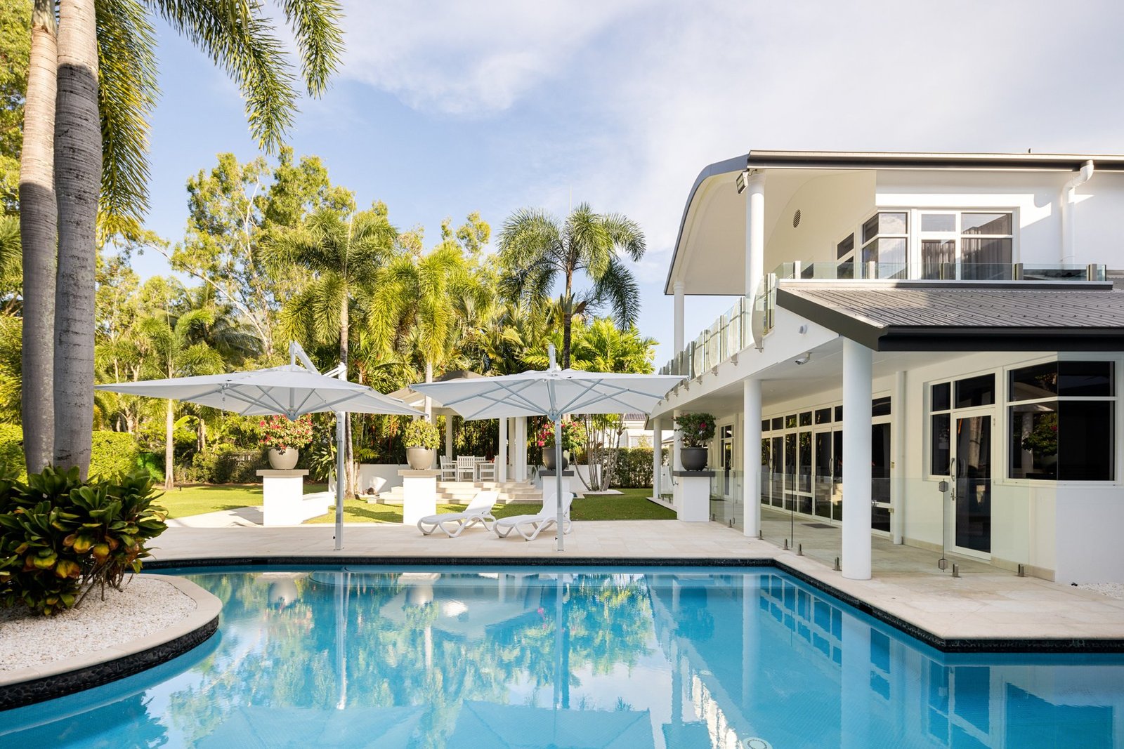 Luxury Resort Style Living In Beachfront Paradise House in Kewarra Beach, Queensland, Australia