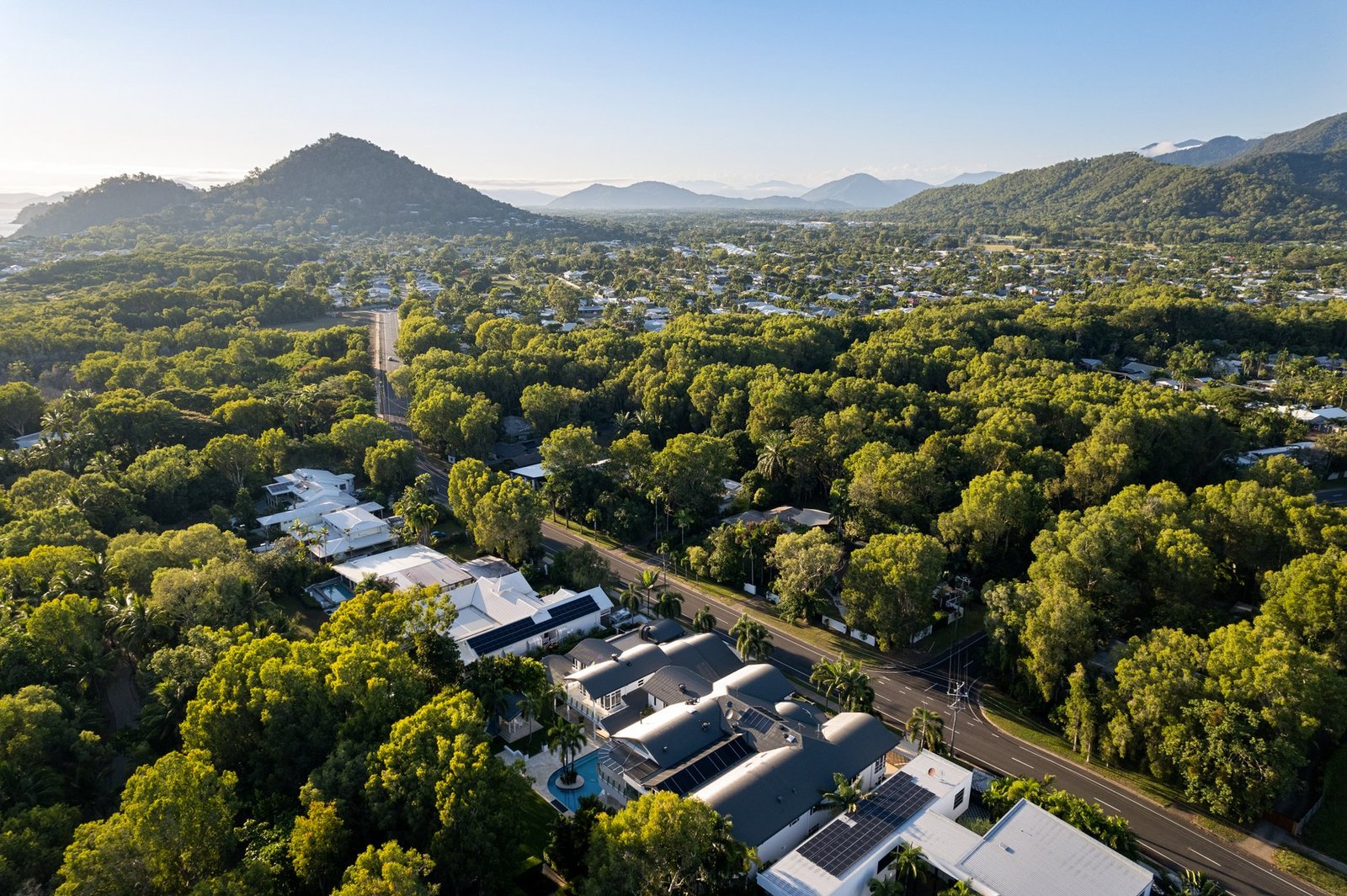 Luxury Resort Style Living In Beachfront Paradise House in Kewarra Beach, Queensland, Australia