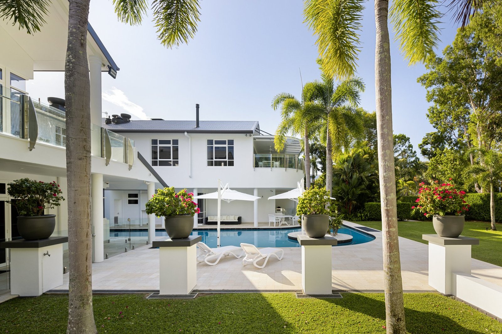 Luxury Resort Style Living In Beachfront Paradise House in Kewarra Beach, Queensland, Australia