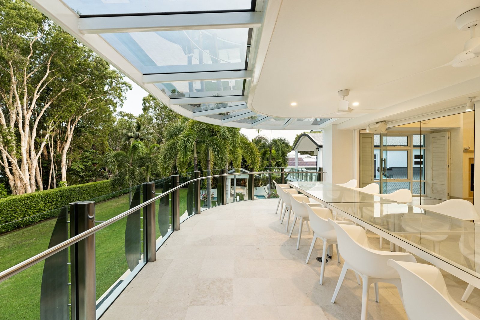 Luxury Resort Style Living In Beachfront Paradise House in Kewarra Beach, Queensland, Australia