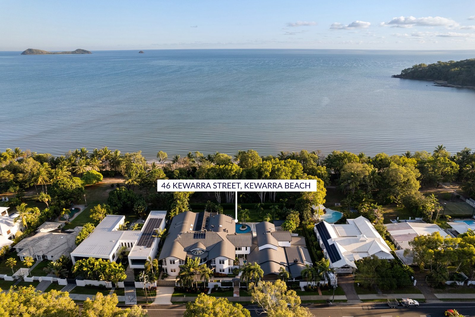 Luxury Resort Style Living In Beachfront Paradise House in Kewarra Beach, Queensland, Australia