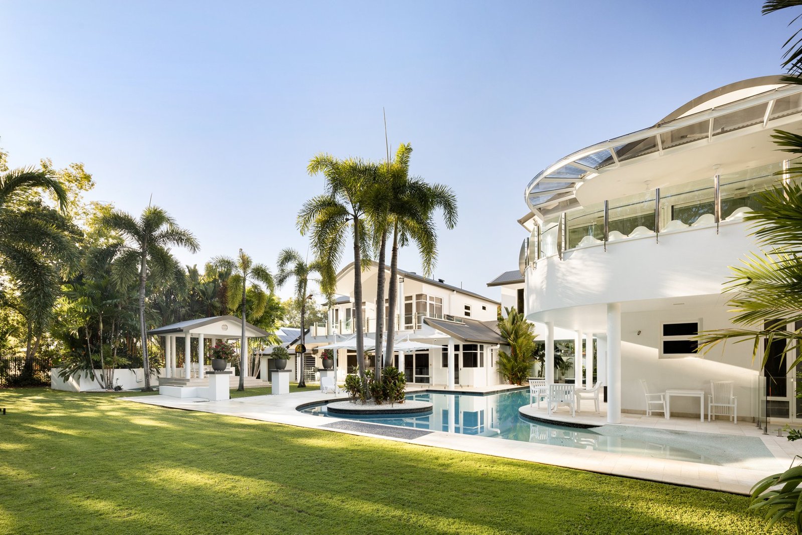 Luxury Resort Style Living In Beachfront Paradise House in Kewarra Beach, Queensland, Australia