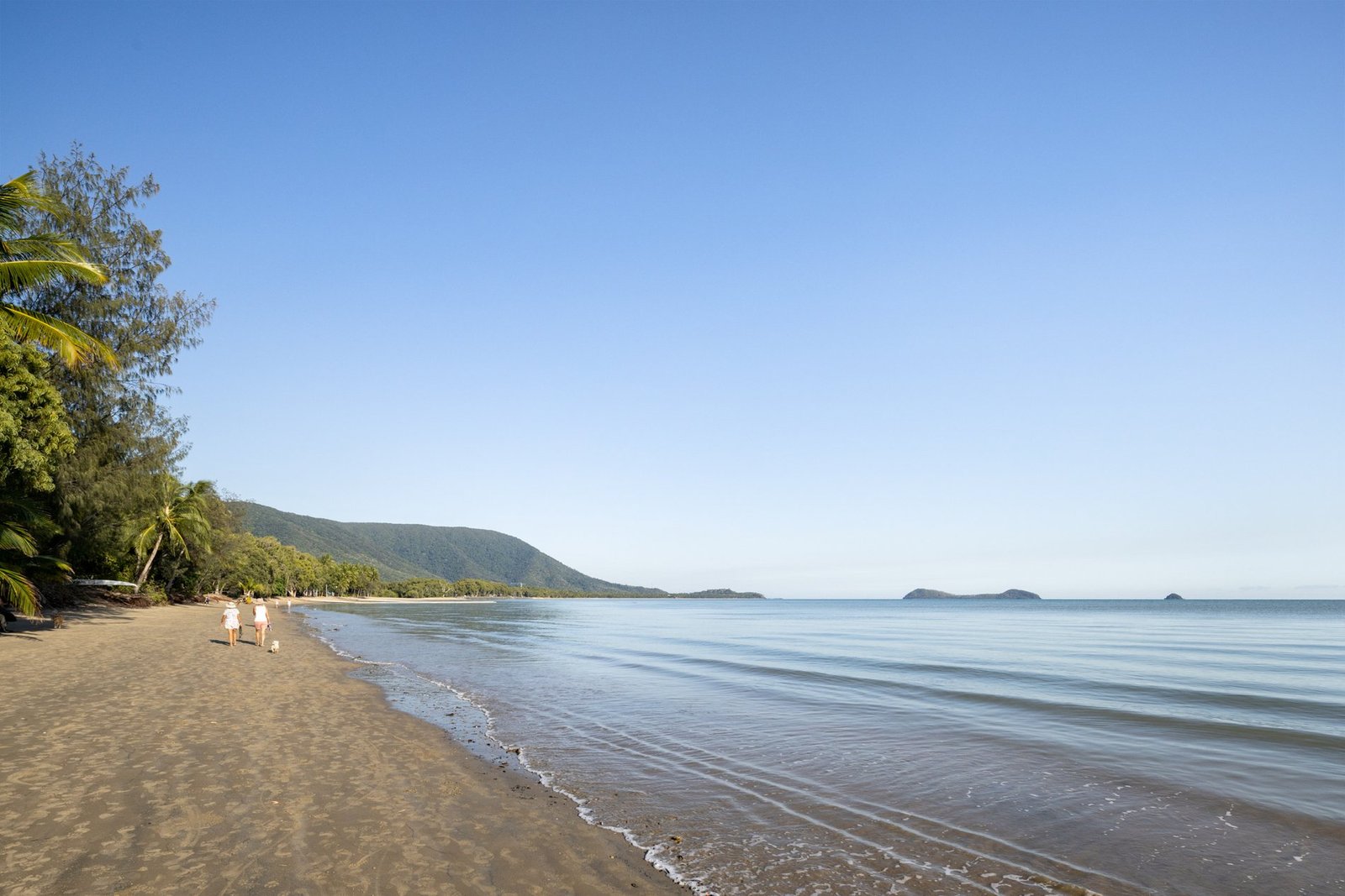 Luxury Resort Style Living In Beachfront Paradise House in Kewarra Beach, Queensland, Australia