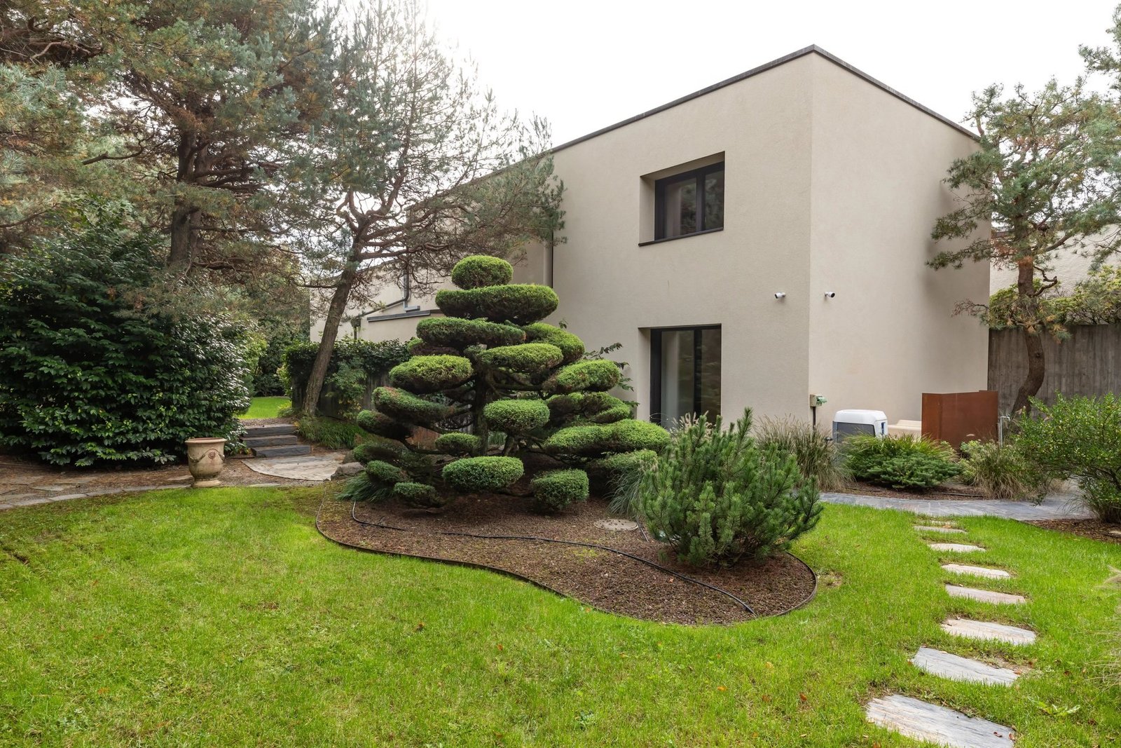 Modern Townhouse – An Urban Oasis Of Exception House in Lausanne, Vaud, Switzerland