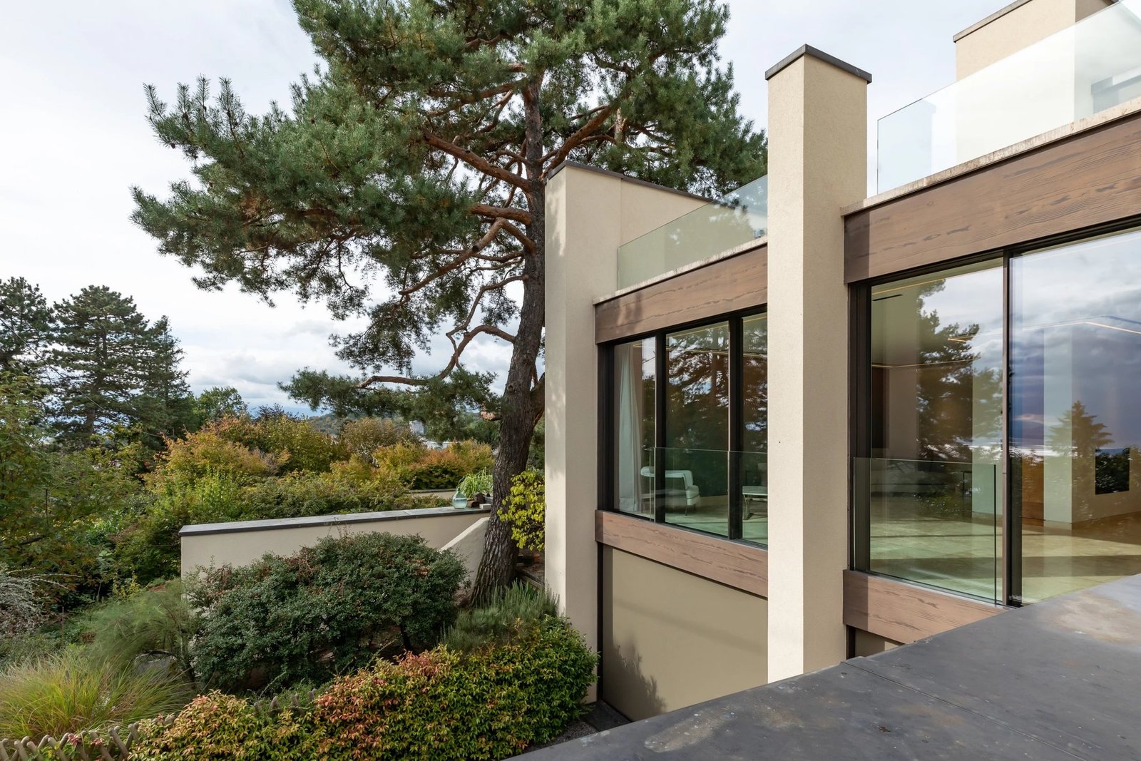 Modern Townhouse – An Urban Oasis Of Exception House in Lausanne, Vaud, Switzerland