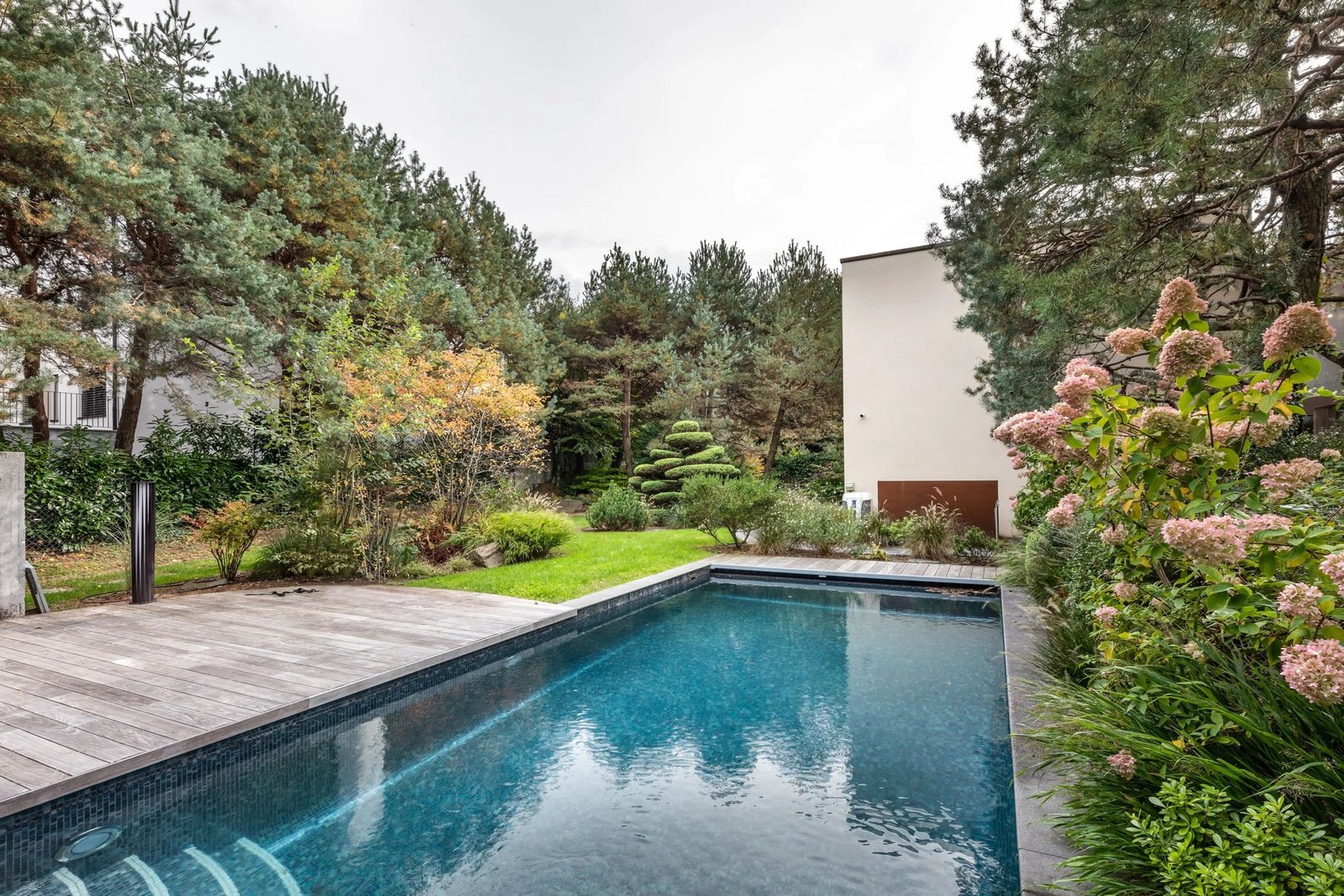 Modern Townhouse – An Urban Oasis Of Exception House in Lausanne, Vaud, Switzerland