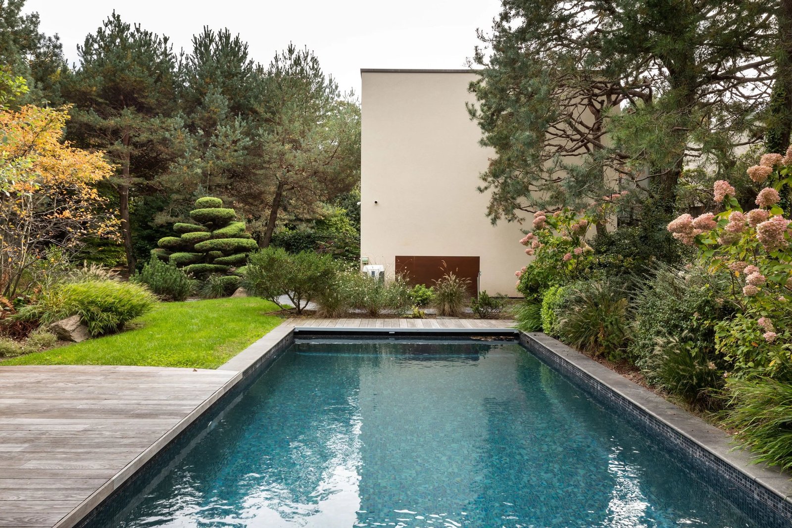 Modern Townhouse – An Urban Oasis Of Exception House in Lausanne, Vaud, Switzerland