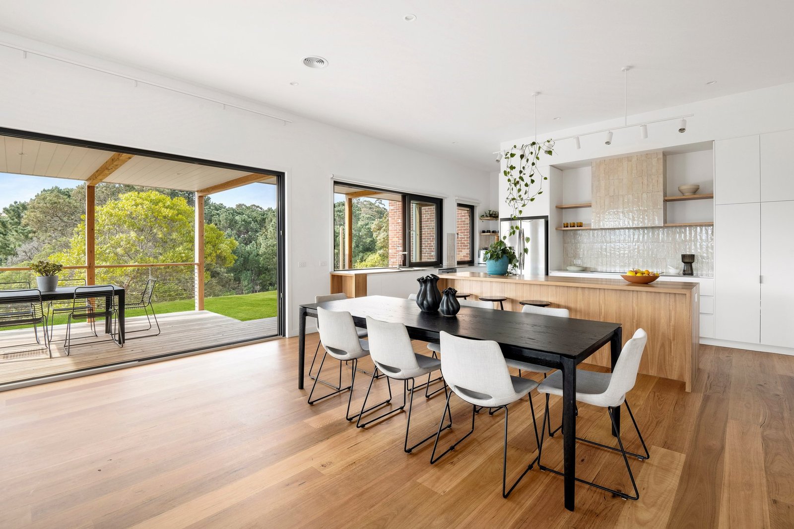 Sustainable Design And Panoramic Bay Views House in Mount Martha, Victoria, Australia