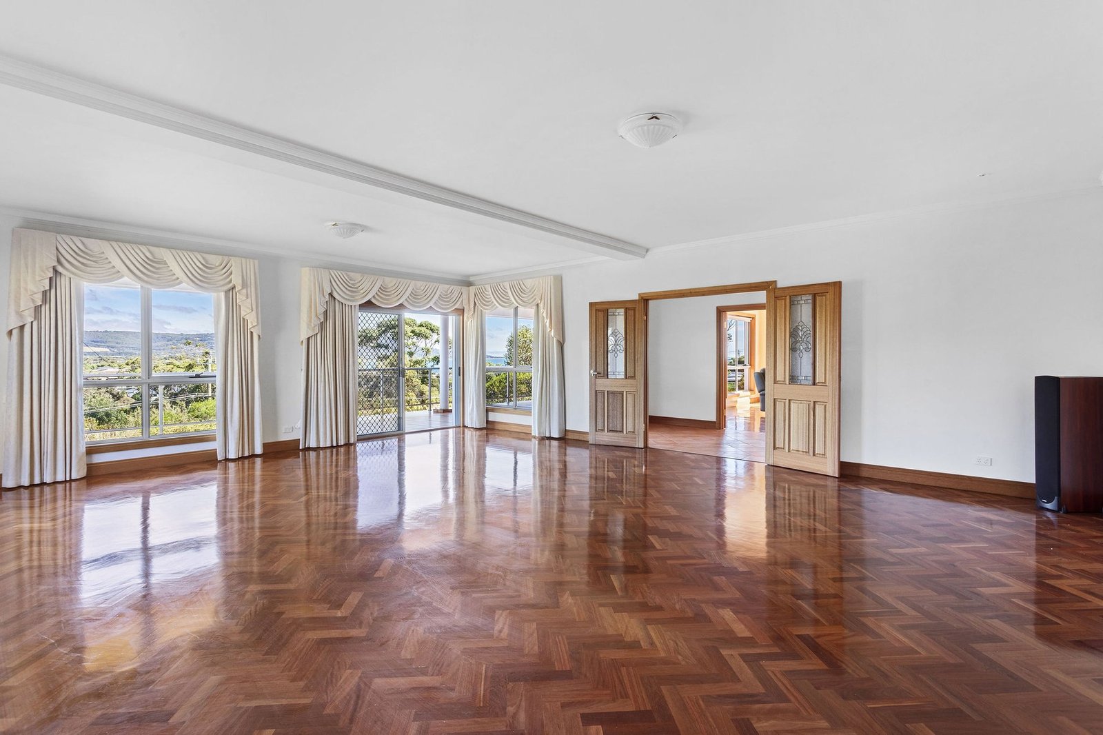 Grand Scale Living With An Extraordinary Panorama House in Mount Martha, Victoria, Australia