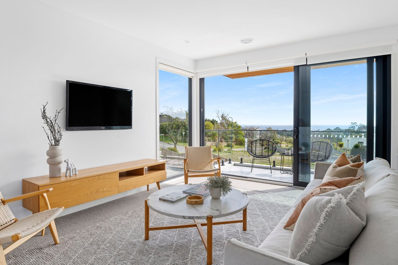 Sustainable Design And Panoramic Bay Views House in Mount Martha, Victoria, Australia