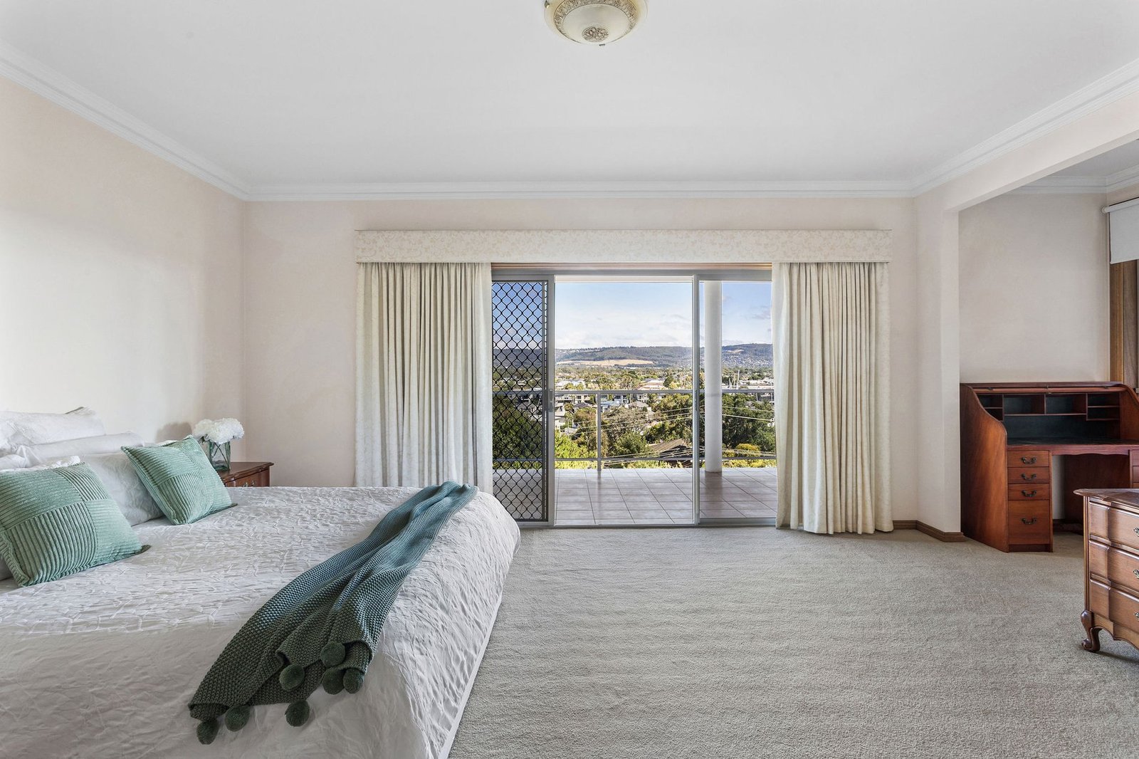 Grand Scale Living With An Extraordinary Panorama House in Mount Martha, Victoria, Australia