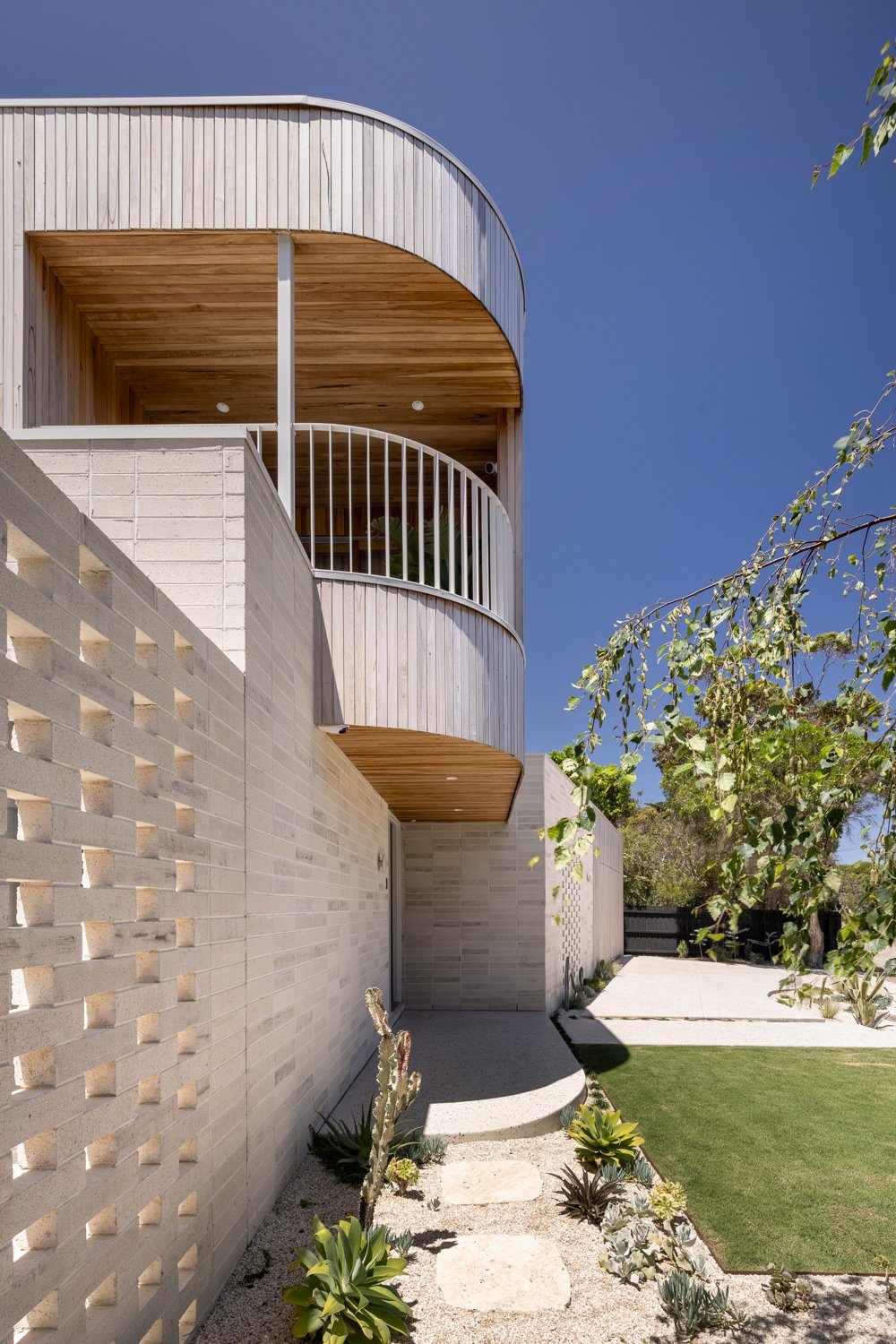 Textured Coastal Charm House in Mount Martha, Victoria, Australia