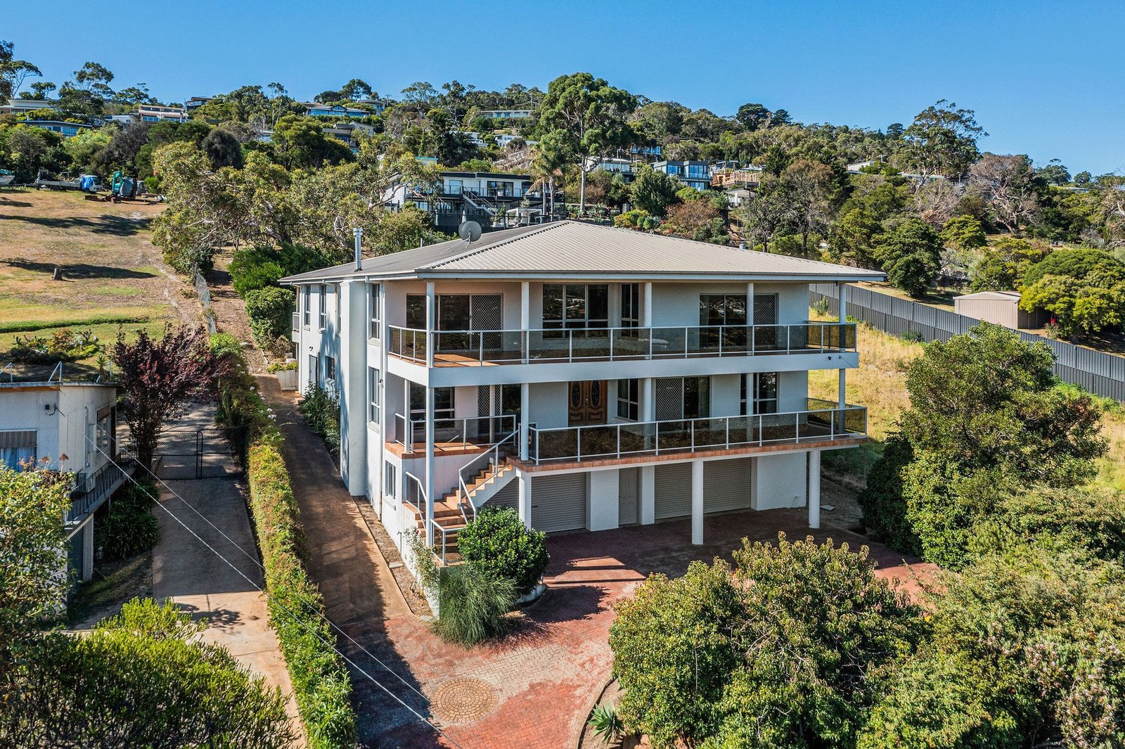Grand Scale Living With An Extraordinary Panorama House in Mount Martha, Victoria, Australia