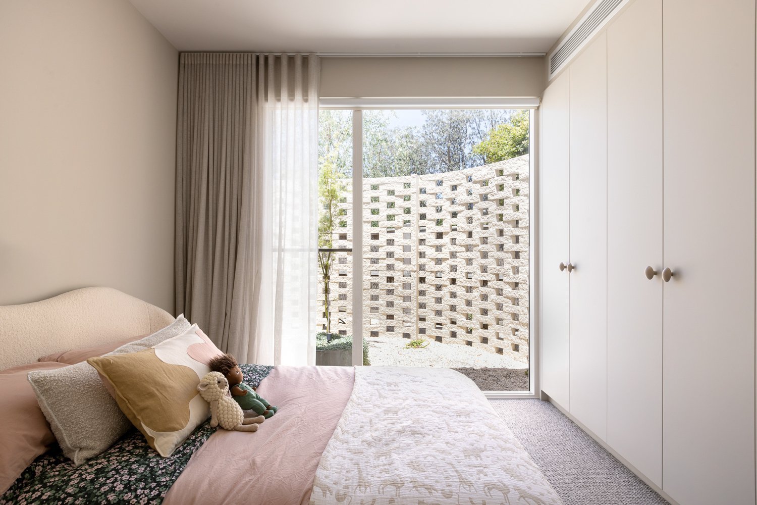 Textured Coastal Charm House in Mount Martha, Victoria, Australia