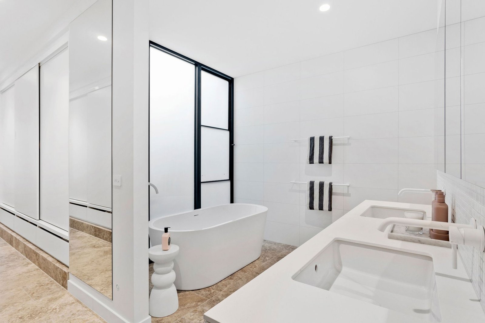 Luxury Coastal Living House in Mount Martha, Victoria, Australia