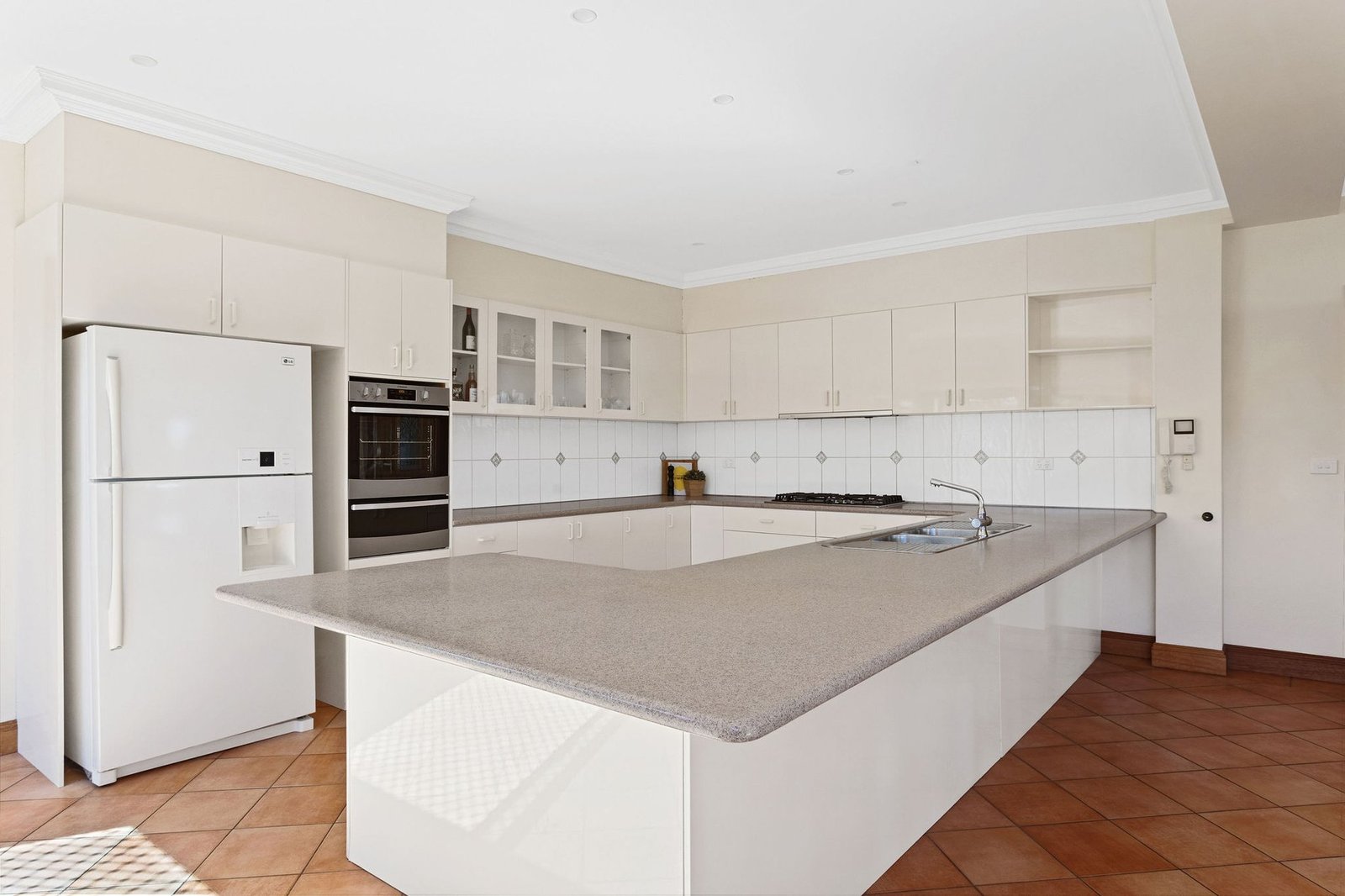 Grand Scale Living With An Extraordinary Panorama House in Mount Martha, Victoria, Australia