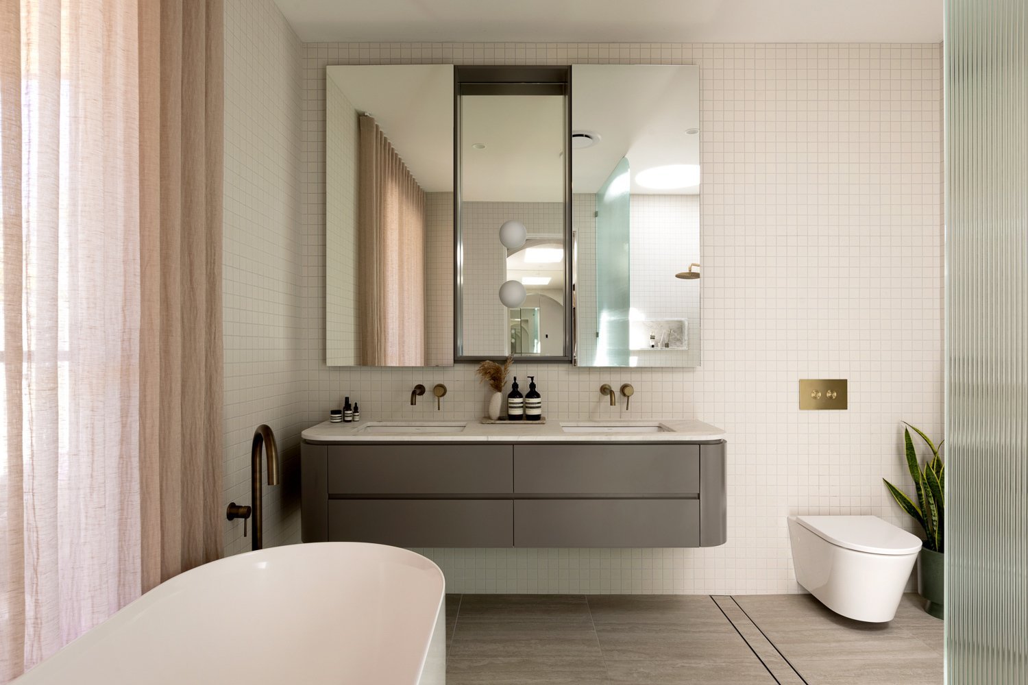 Textured Coastal Charm House in Mount Martha, Victoria, Australia