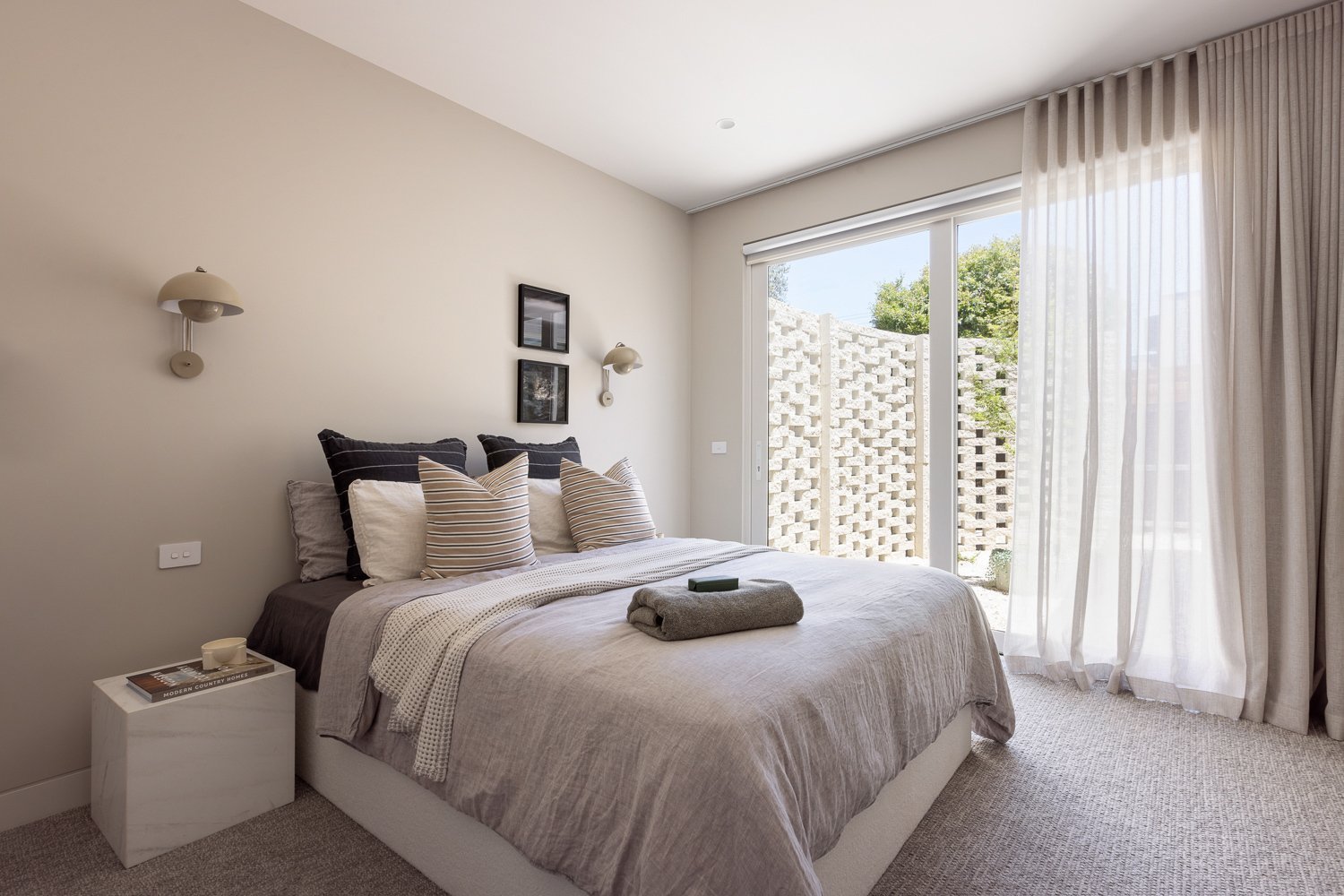 Textured Coastal Charm House in Mount Martha, Victoria, Australia