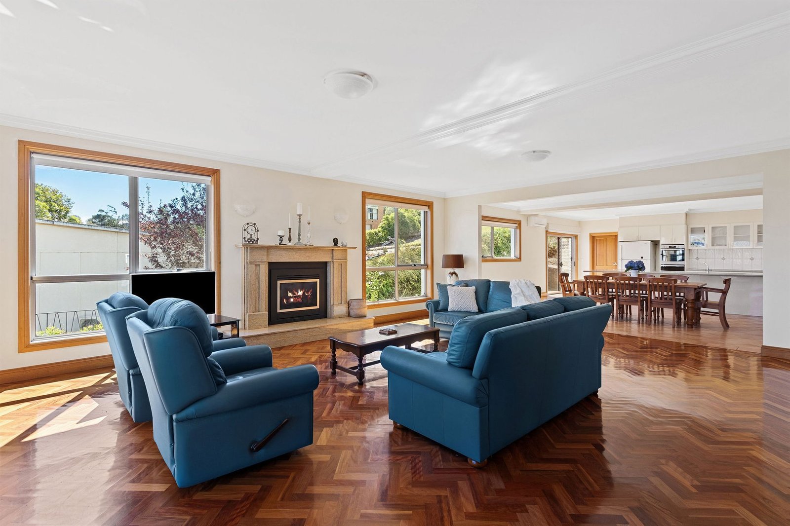 Grand Scale Living With An Extraordinary Panorama House in Mount Martha, Victoria, Australia