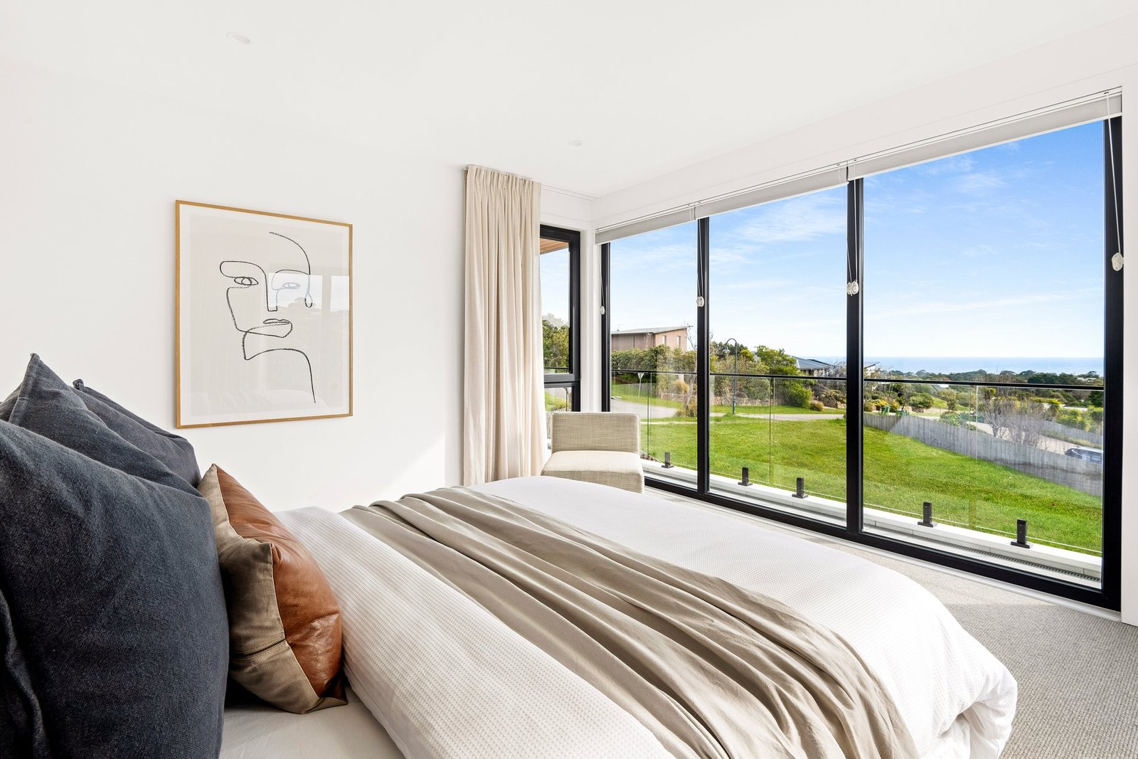 Sustainable Design And Panoramic Bay Views House in Mount Martha, Victoria, Australia