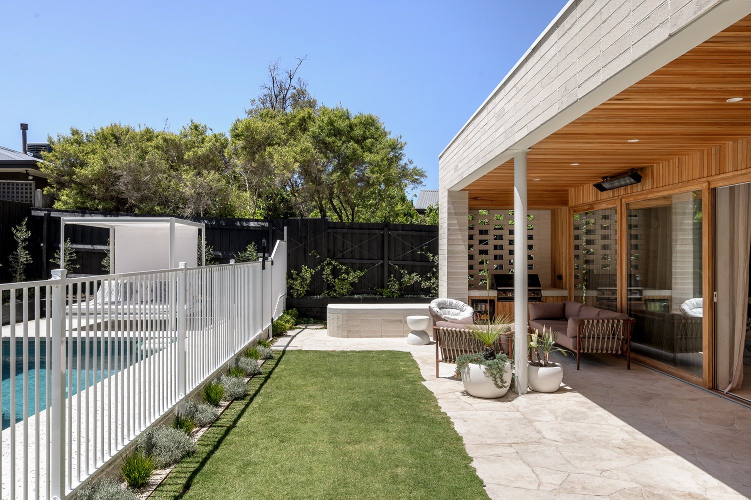 Textured Coastal Charm House in Mount Martha, Victoria, Australia