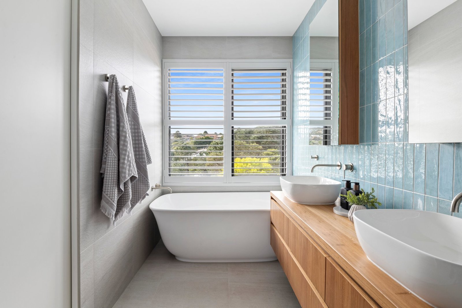 Sustainable Design And Panoramic Bay Views House in Mount Martha, Victoria, Australia