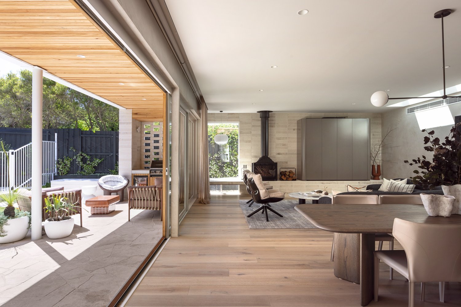 Textured Coastal Charm House in Mount Martha, Victoria, Australia