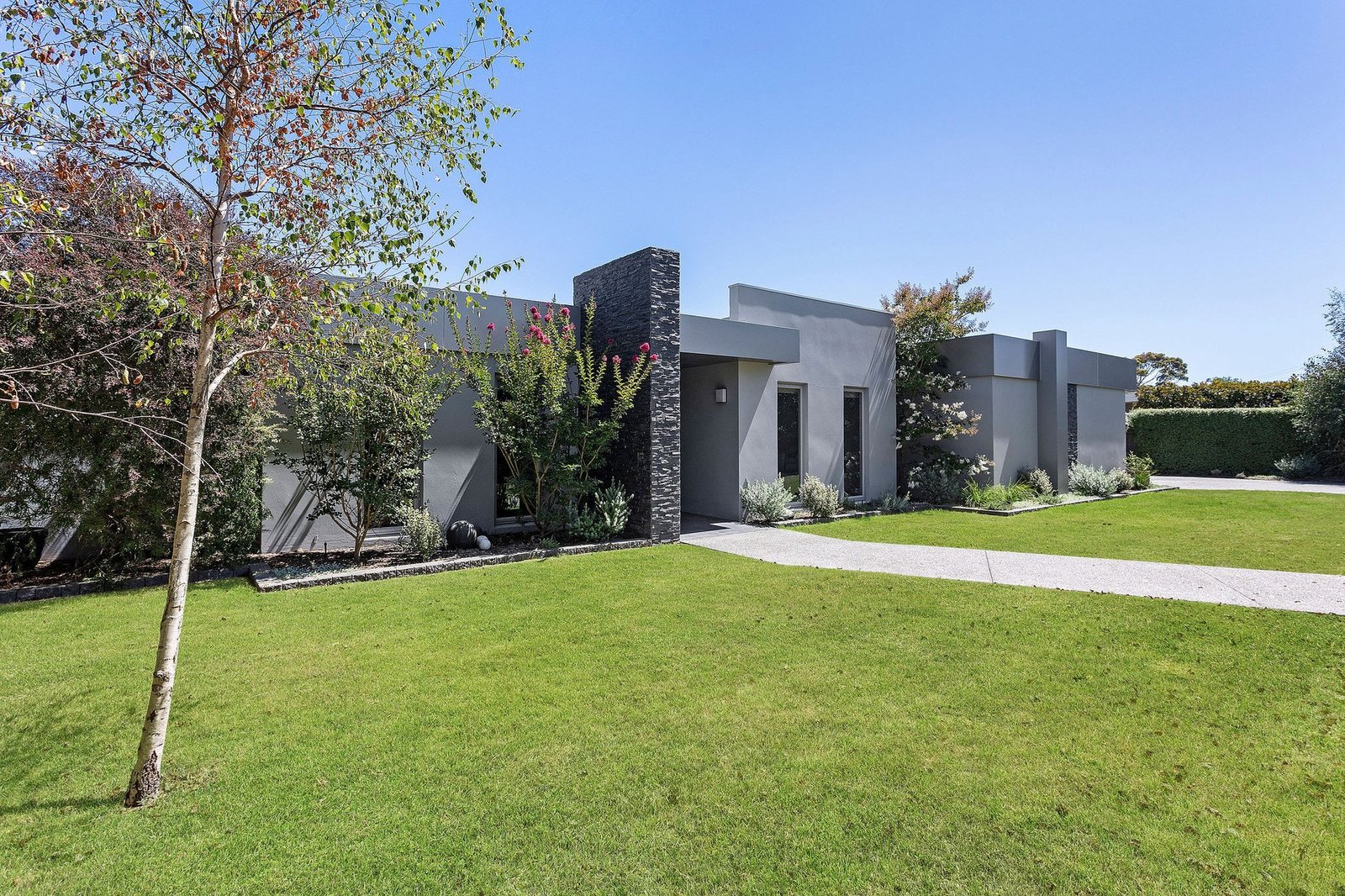 Architectural Brilliance Meets Beachside Bliss House in Mount Martha, Victoria, Australia