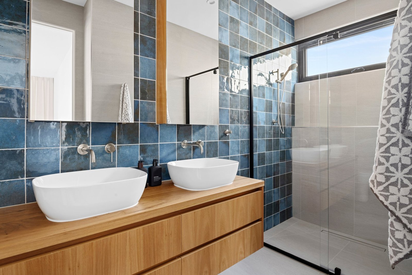 Sustainable Design And Panoramic Bay Views House in Mount Martha, Victoria, Australia