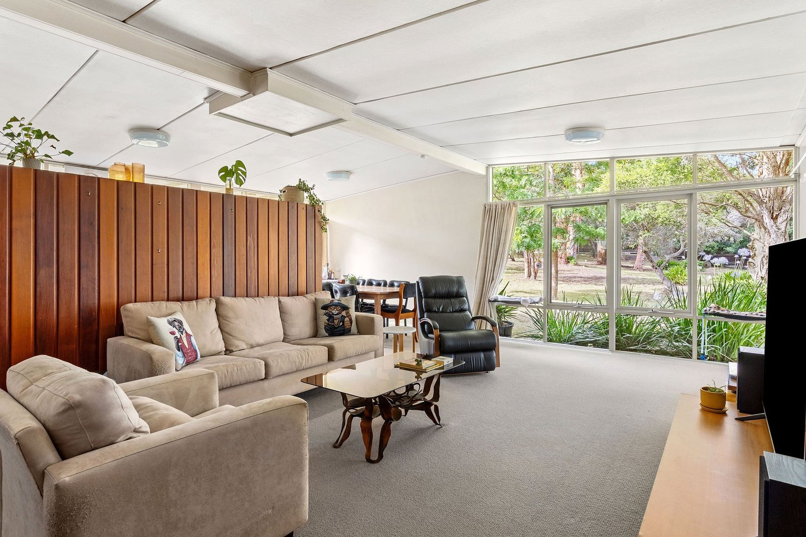 Rare Coastal Gem With Abundant Potential House in Mount Martha, Victoria, Australia