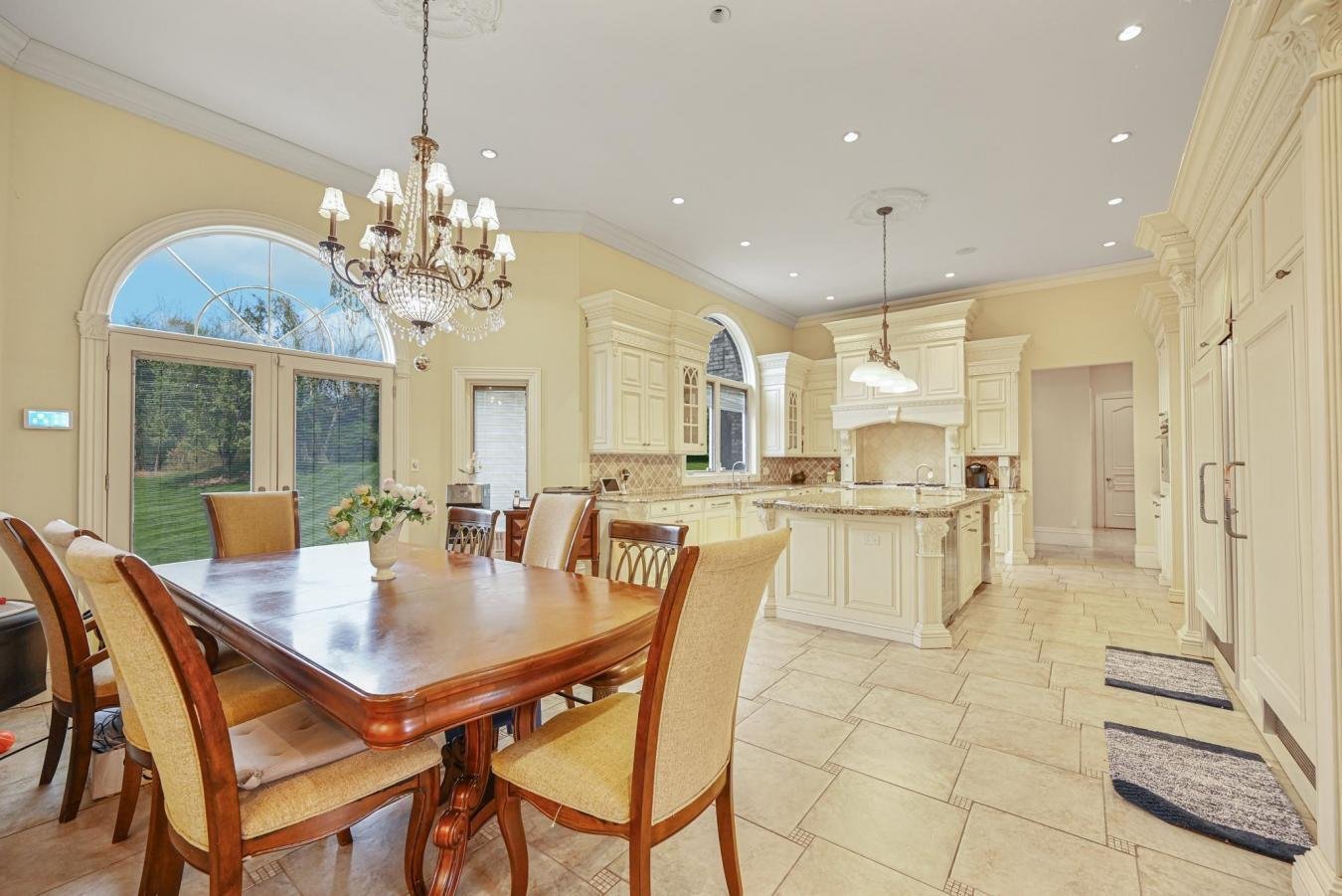 9 Penny Pond Court House in Old Brookville, New York, United States