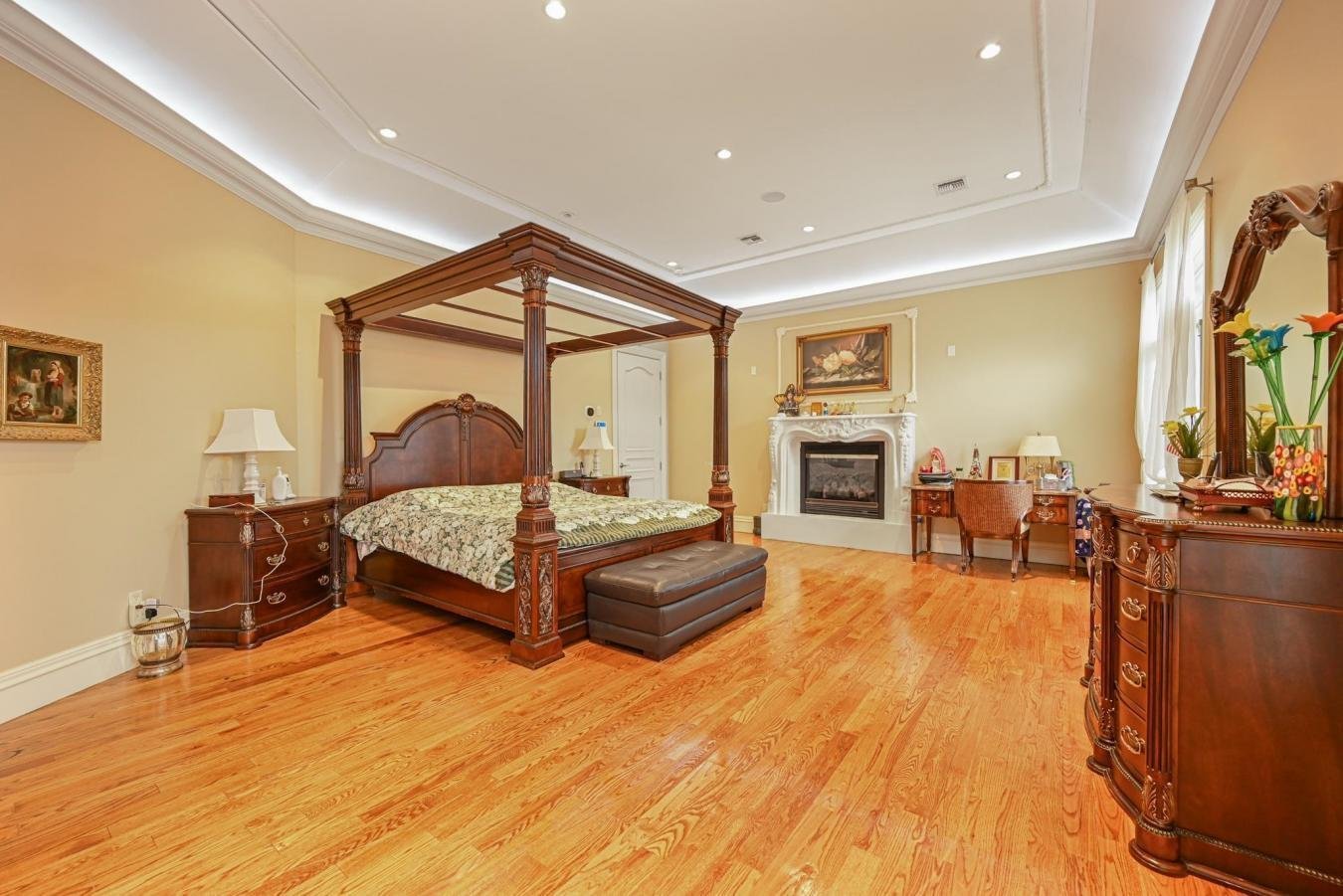 9 Penny Pond Court House in Old Brookville, New York, United States