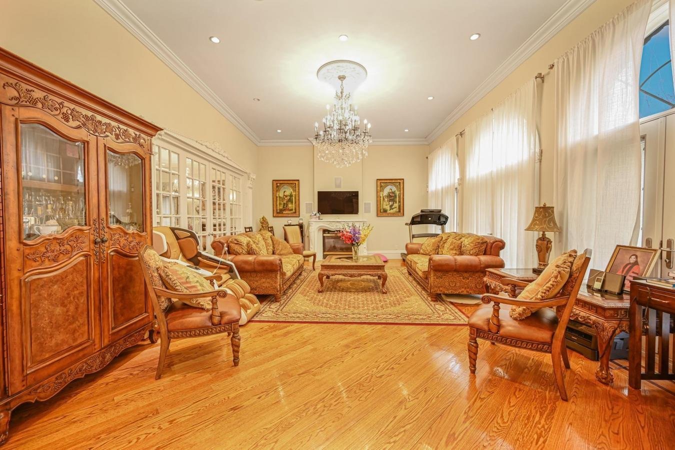 9 Penny Pond Court House in Old Brookville, New York, United States