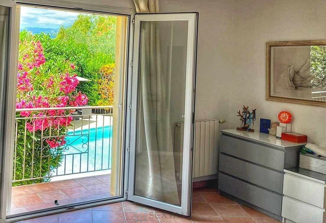 1103
