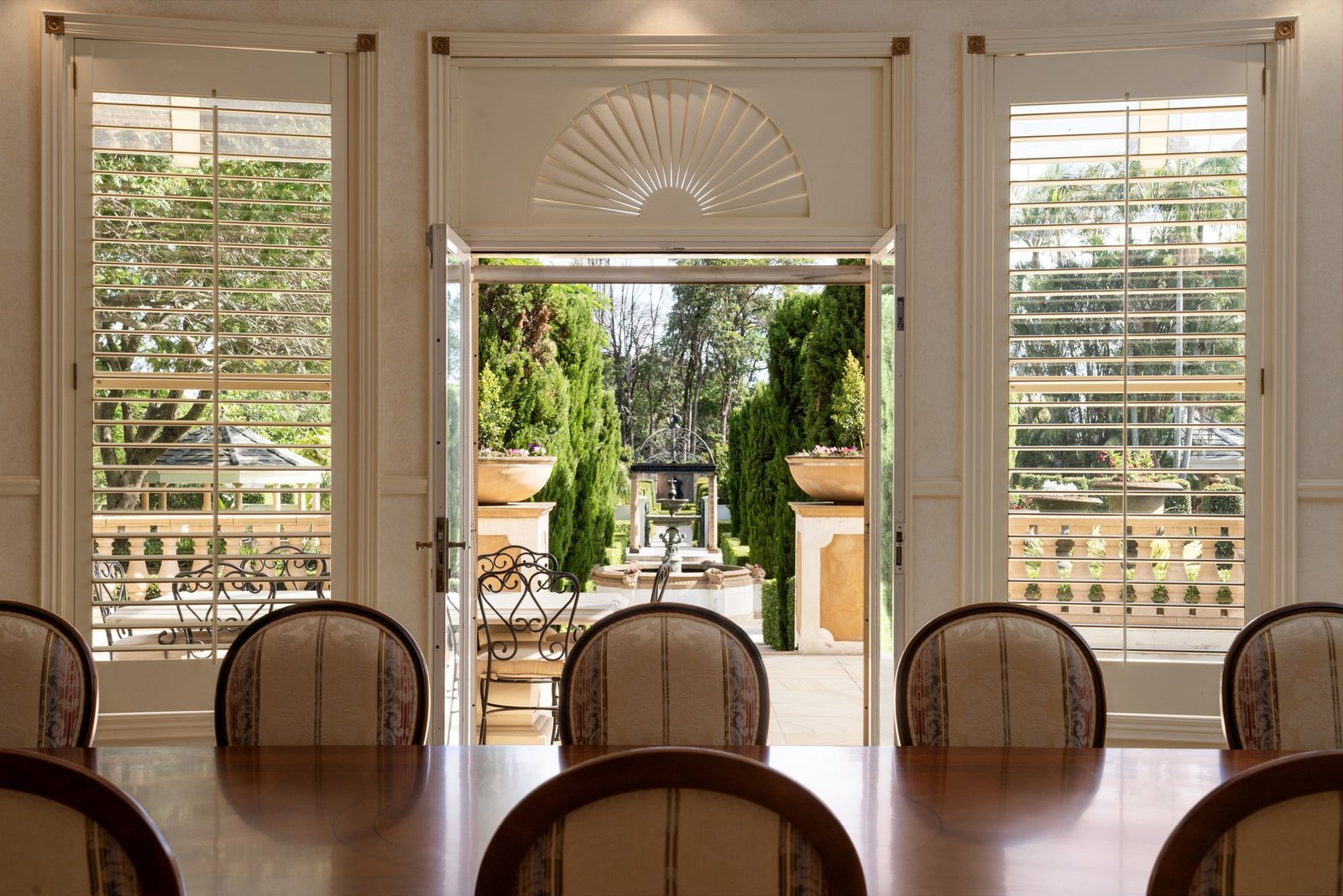 Where Luxury Reigns House in Robertson, Queensland, Australia