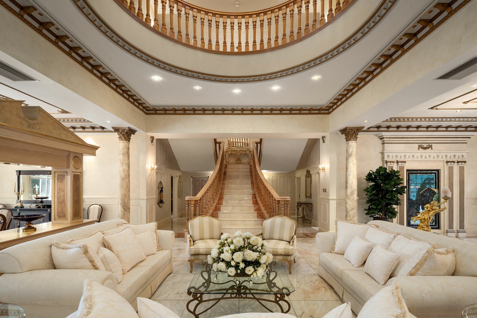 Where Luxury Reigns House in Robertson, Queensland, Australia