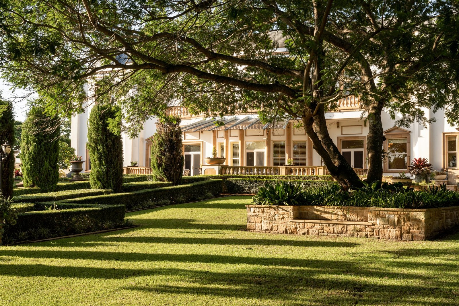 Where Luxury Reigns House in Robertson, Queensland, Australia