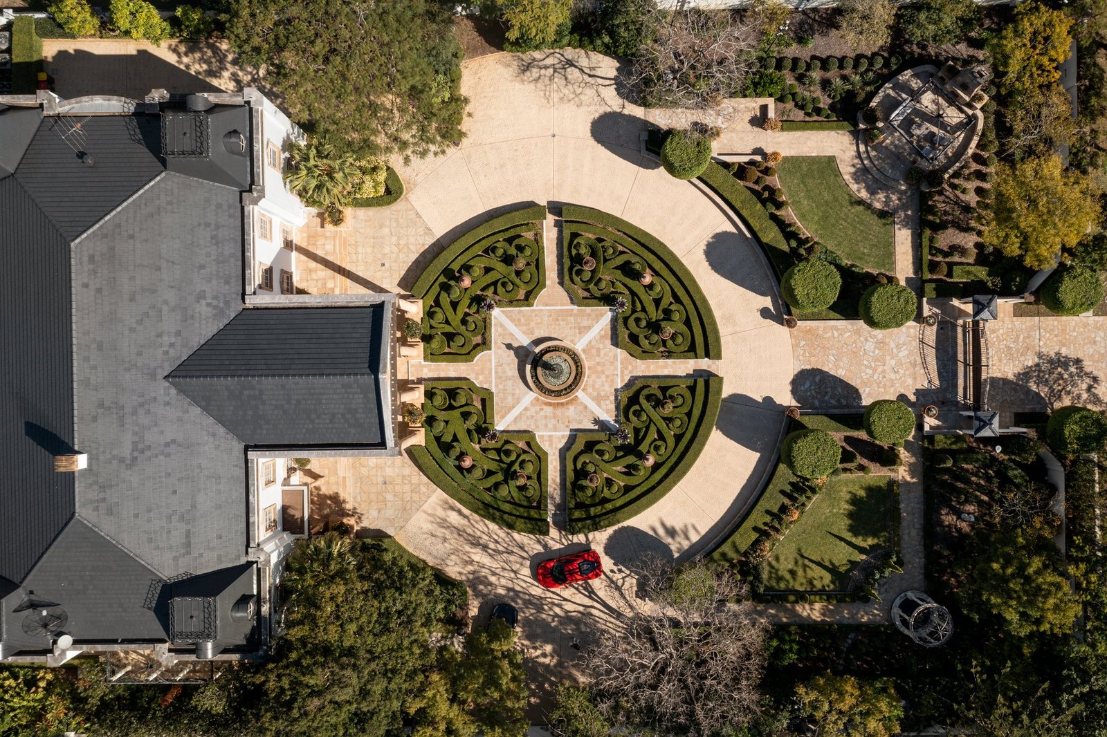 Where Luxury Reigns House in Robertson, Queensland, Australia